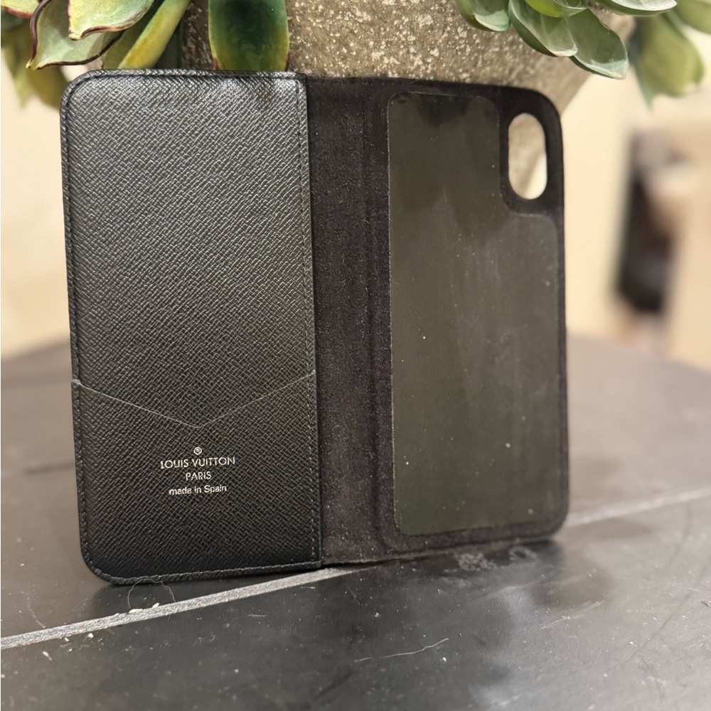 Louis Vuitton Elegant Black Phone Case